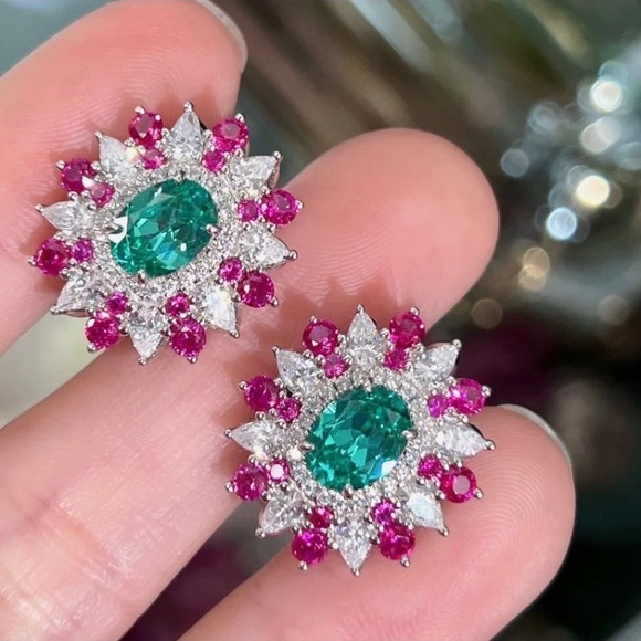 Absolutely stunning emerald and ruby lab created crystals studs - Picture 1 of 11